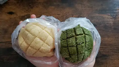 Melon pan and matcha melon pan
